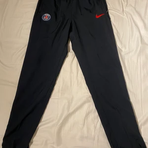 Nike PSG sett - Nike PSG byxor (finns överdel till kolla min profil).   Storlek Small