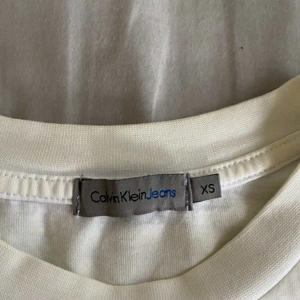 Fin tröja från Calvin Klein i väldigt bra skick!!. Tröjor & Koftor.