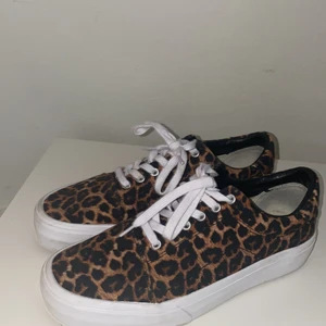 Leopard sneakers - I storlek 40! Nästan nyskick❤️