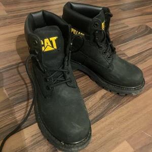 Vinter kängor  - Caterpillar kängor använda 1-2ggr! Jätte fina och sköna 