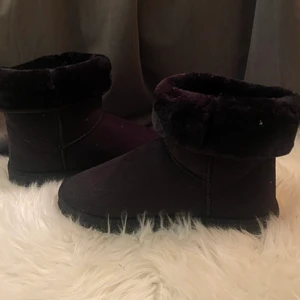Uggs - Säljer dessa fake uggsen, de är använda 1-2 gånger men de är lite stora på mig. Storlek 40, vet ej var de kommer från tyvärr