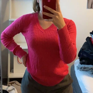 Tommy hilfiger tröja  - En väldig fin tröja, använd endast en gång och är i väldigt bra skick. 