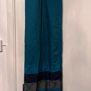 Sjal  - Härlig grönblå färg. Oanvänd i princip 