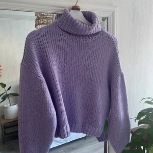 Stickad tröja - Stickad tröja från H&M 💜💜 Frakt tillkommer! Kontakta mig för fler bilder