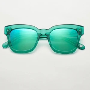 Chimi solglasögon 005 aqua  - Säljer dom här slutsålda chimi solglasögonen 005 aqua som är slutsålda. Säljer pga kommer inte till andväning.  Dom är andvända bara 3 gånger. Skriv privat om ni undrar något😁 KAN BYTA MOT NÄSTAN VILKA SOM HELST 004!!