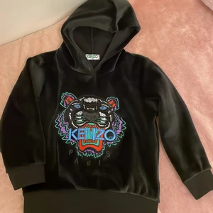 Kenzo  tracksuite  - Kenzo baby tracksuite i st 110 passar barn fr 4-6år