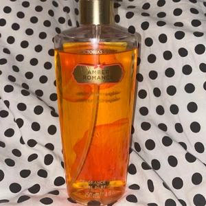 Amber Romance🍁 - Säljer denna parfym för 80 kronor+frakt på 66 kronor🧡