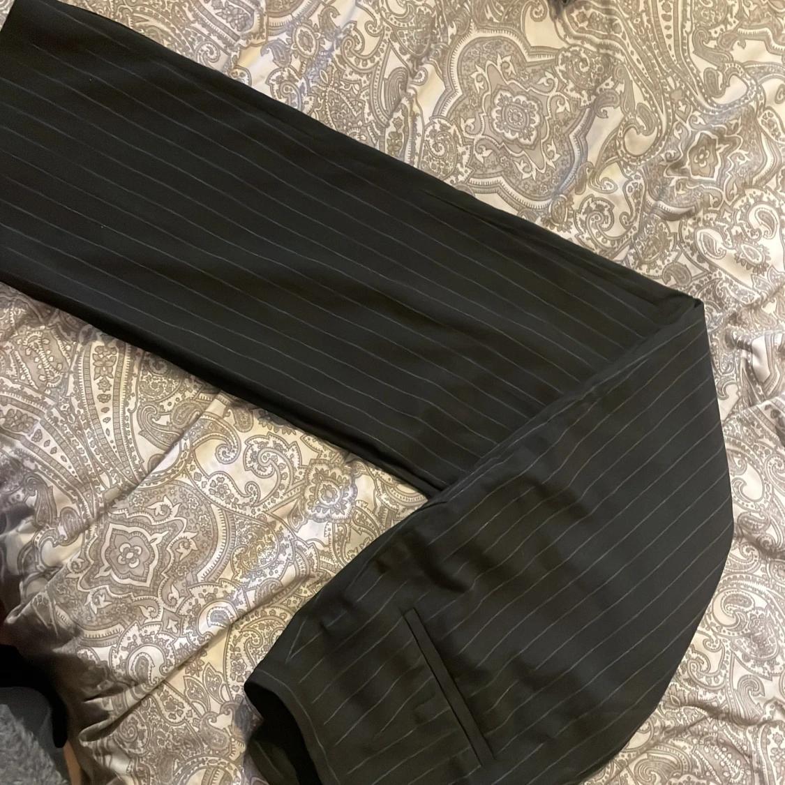 Gråa kostymbyxor  - 90