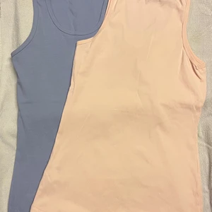 2 oanvända linnen - 1 ljusblått och 1 rosa linne. Aldrig använda. 30kr/st eller 50kr för båda. Ev frakt betalas av köparen. 