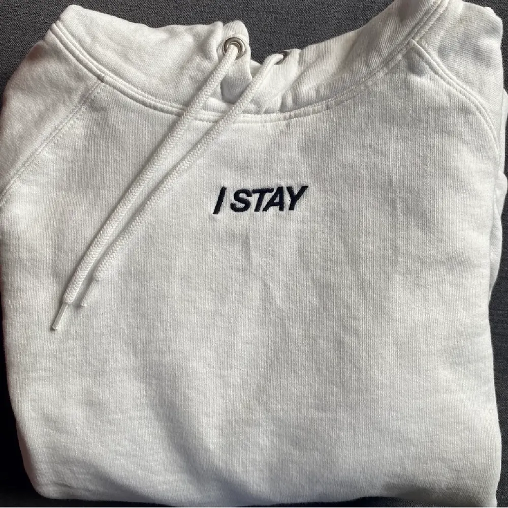 (LÅNADE BILDER) säljer nu en ISTAY hoodie i mycket bra skick. Det är bara att höra av sig för mer info, pris kan diskuteras vid snabb affär. Priset är + frakt!!. Hoodies.