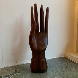 Smyckeshållare - Jättefin smyckeshållare i mörkt trä.