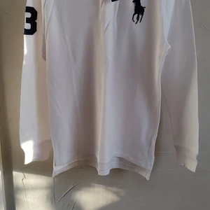 Långärmad Ralph Lauren piké  - Ny, äkta Ralph Lauren piké. 