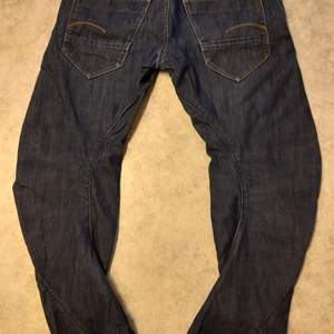 Ett par G-star Raw twisted jeans. Street look och extremt sköna. Inga defekter. Vanligtvis slitage. Se bilder och avgör.