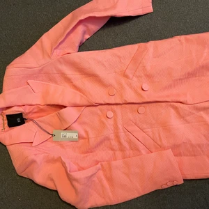 Kavaj/blazer helt ny - Helt ny kavaj/ blazer storlek 10 från nkd nypris 750kr