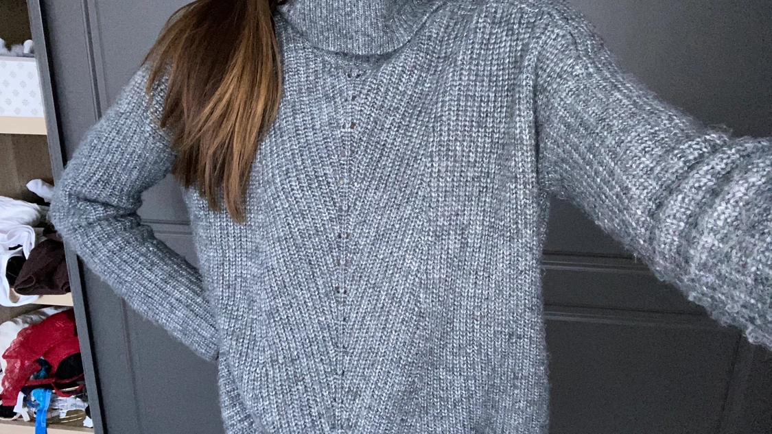 Grå turtleneck tröja från MANGO, strl S - 90