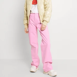 Gina Tricot IDUN -Jeans straight leg  - Helt nya, endast prövade! Strlk 34, hade behållit om de inte varit för små🥺 