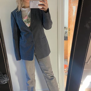 Blazer - Randig kavaj från Tiger. Det år en herrmodell men det sitter som en M.