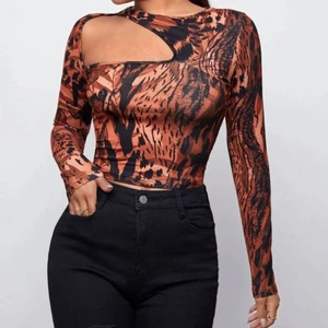 Topp, storlek S - Säljer denna topp i storlek Xs, aldrig använd, endast testad. 80kr + 45kr frakt. Tar endast swish!