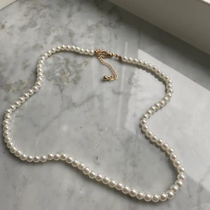 Halsband  - Frakt tillkommer om det ska ske och då blir priset totalt 40 kronor.