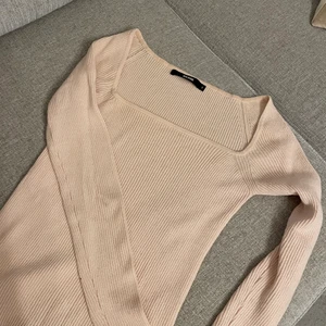 Ribbad topp - Fin ribbad topp i babyrosa, pris är inklusive frakt 