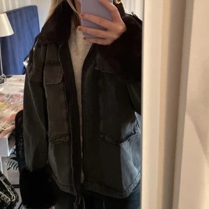 Jacka  - Säljer en helt ny jacka, endast testad❤️  hör av er för egna bilder! Köpt för 600kr, säljer för 450 + frakt