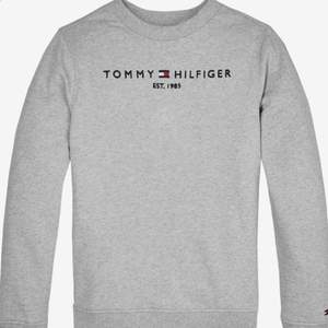  Säljer denna lite snygga tröja från Tommy Hilfiger originalpriset var 600 och jag säljer den för 180