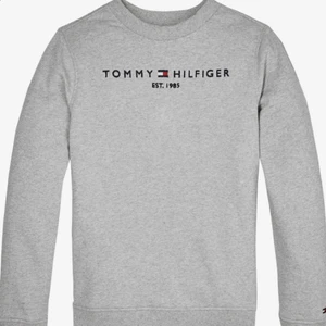 Tommy hilfiger, Xs -  Säljer denna lite snygga tröja från Tommy Hilfiger originalpriset var 600 och jag säljer den för 180