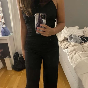 Byxdress - Jättefin byxdress från nelly. Använd en gång så är i jätte bra skick!!! 💗💗