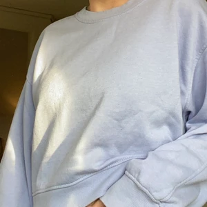 Sweatshirt från Zara  - En ljus lila sweatshirt från Zara 