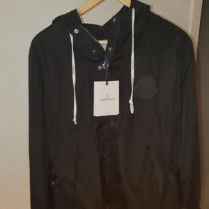 Moncler medium, large windbreaker - Windbreaker