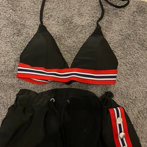 Bikini med shorts - Jättefin bikini men kommer aldrig till användning.