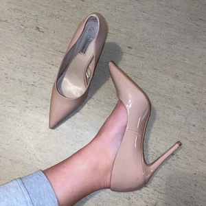 Klackar storlek 38 - Aldrig använda!