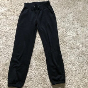  Mjukis  - Jätte fina lågmidjade mjukis byxor. Säljer för 80