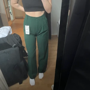 Kostymbyxor från Zara - Snygga kostymbyxor från zara, tyvärr lite förstora för mig därför jag säljer dom, aldrig använda 