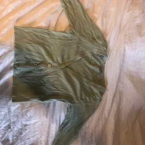 Ljusgrön kofta - Använder inte längre, men i bra skick. 🌞