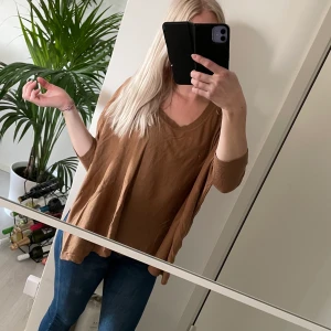 Oversize-topp - Tröja från H&M, lite oversize typ🤎 Superfin nu till hösten!