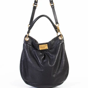 Marc by Marc Jacobs Classic Q - !!INTRESSEKOLL!! Liten intressekoll på min älskade perfekta väska från Marc by Marc Jacobs! Har även tillhörande plånbok! Säljer endast vid bra bud! Nypris runt 4-5000🦋🦋🦋