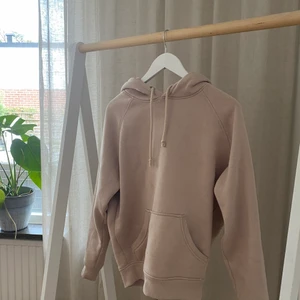 Hoodie - Snygg beige hoodie från bikbok 