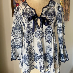 Odd Molly blus  - Fin blåvit Odd Molly blus med halvlånga ärmar i Storlek 1(S). 150kr eller högstbjudande 