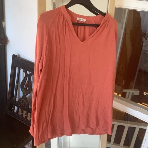 American Vintage storlek S - Orange American Vintage blus original Plick 199kr