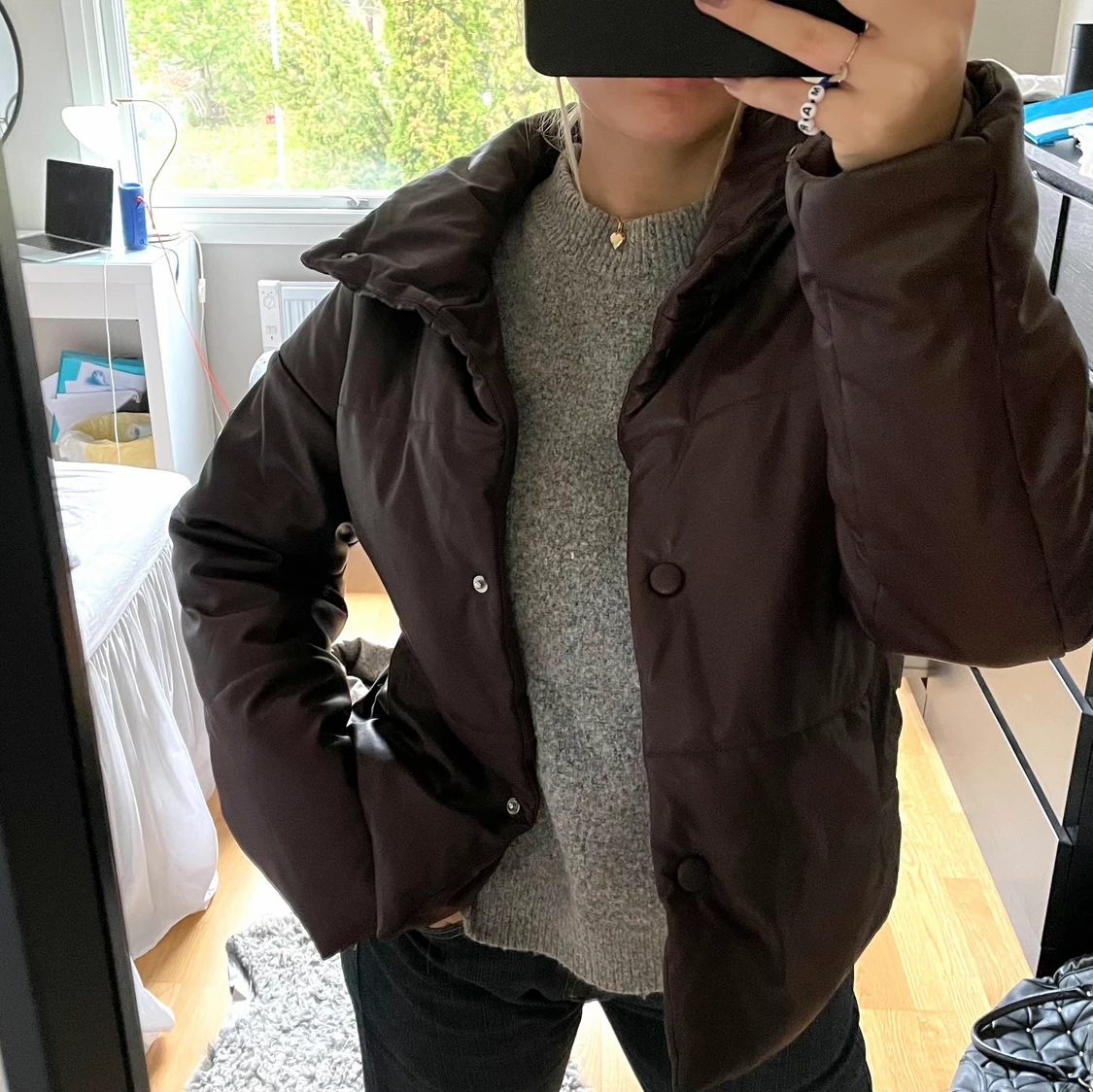 Pufferjacka i skinnimitation 🤍