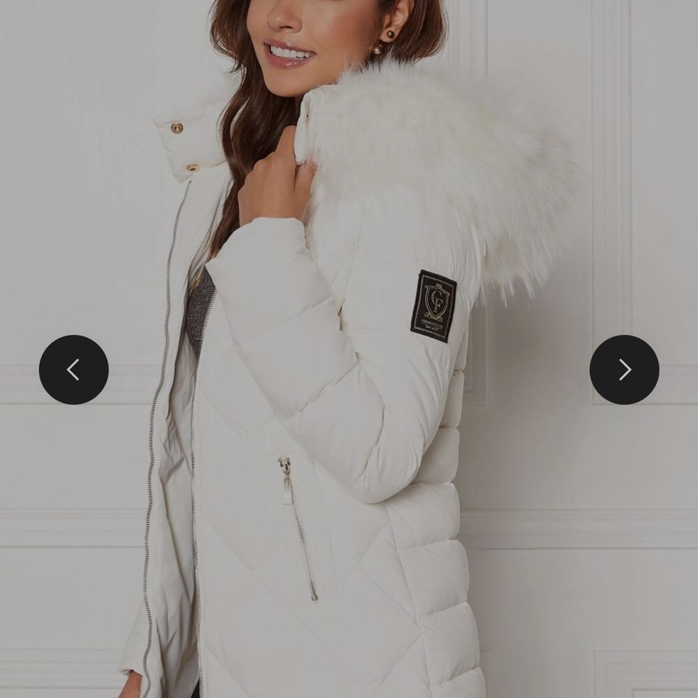 Säljer CHIARA FORTHI jacka för 500 kronor, använd en gång i en timme så den är som ny. Köpte den för 1300 kr.. Jackor.