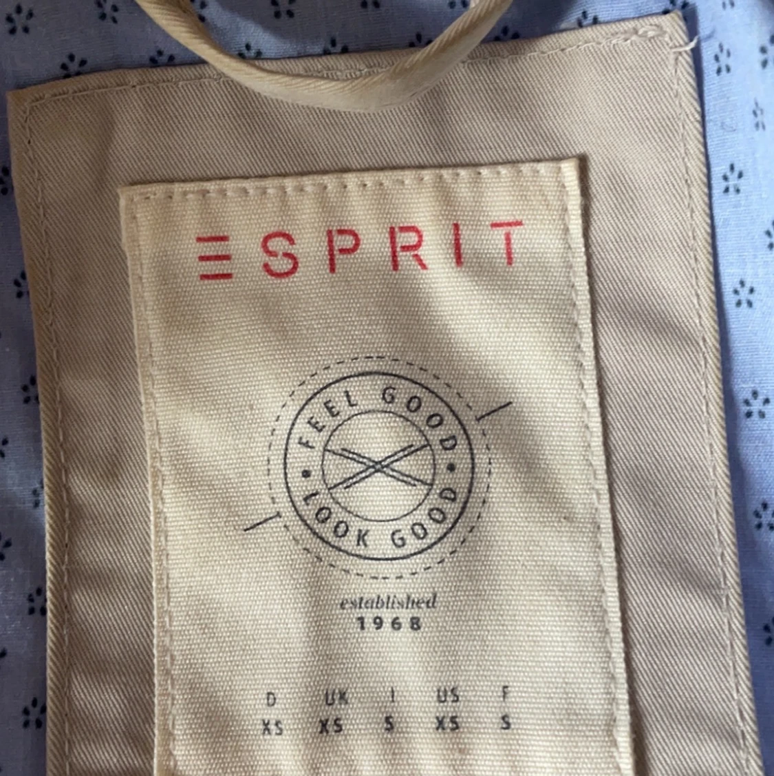 Esprit beige kappa - 91