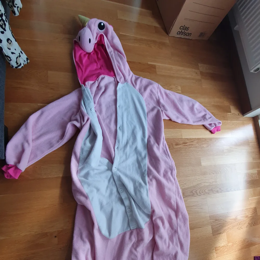 Super cozy and funny unicorn onesie. The hood has a unicorn face + horn, and there's a pink fluffy tail in the back! 💕🦄 Best suited for 160 - 170 cm height.. Hoodies.