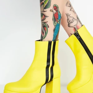 BEATRIXXX BADDIE PLATFORM BOOTS - Never worn platforms from Dolls Kill size 39 fits true to size, perfect condition. 