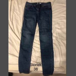 Mörkblåa jeans - Mörkblåa jeans. Aldrig använda endast testade. Bjuder på frakten