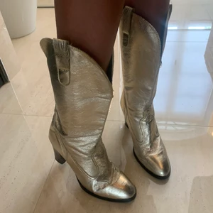 Cowboy boots - Storlek 37 knappt använda, köpta second hand 