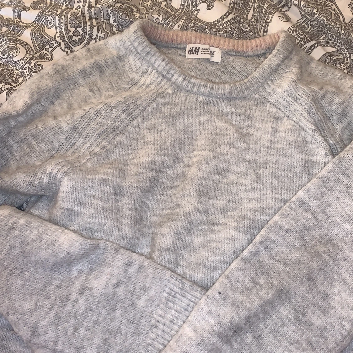 Grå stickad tröja - 90