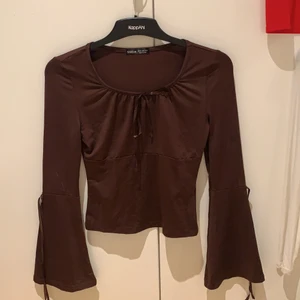 Shein tröja - Brun tröja från shein med större ärmar där nere. Super fin och aldrig använd.