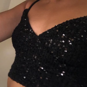 En fest V ringad topp - En fin V ringad topp, aldrig använt ute bara testat💞